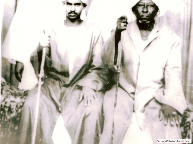 السيد مصطفى البكرى ومعه بعض الخلفاء